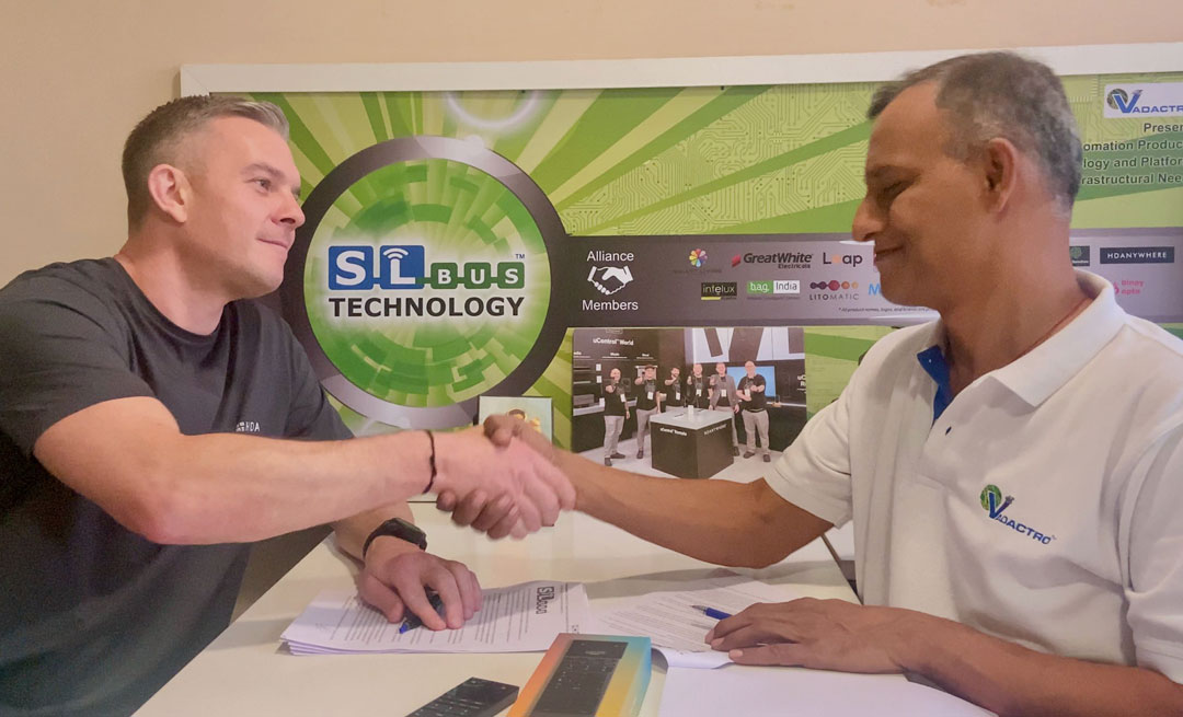 Prafulla Wadaskar, Founder of VADACTRO and Chris Pinder of HDA signing an agreement 